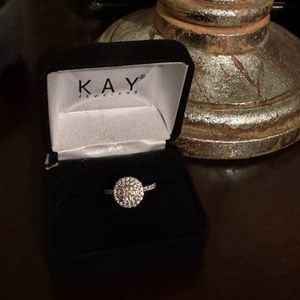 Round-cut Diamond Engagement Ring 7/8  ct tw 14K White Gold.      Size 5